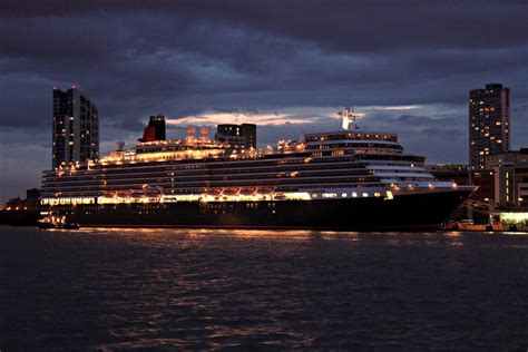 Queen Elizabeth Cruise Terminal © El Pollock Geograph Britain