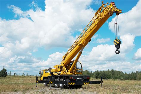 Exploring The Many Types Of Construction Cranes