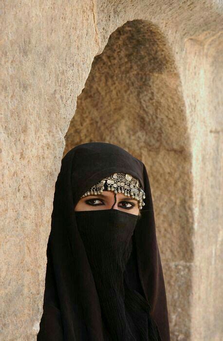 Pin By Zubair Khattak On Muslimat Niqab Arab Beauty Arab Women