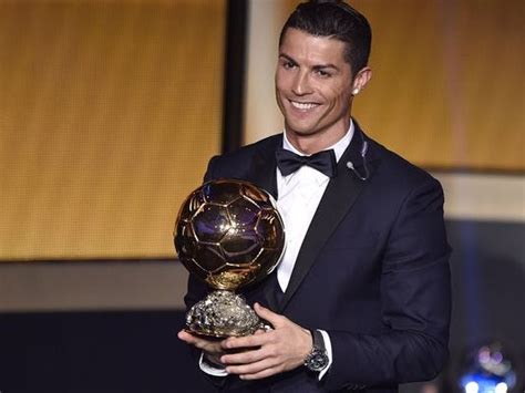 Cela n'était pas bien neuf. Cristiano Ronaldo wins FIFA Ballon d'Or award for 2014