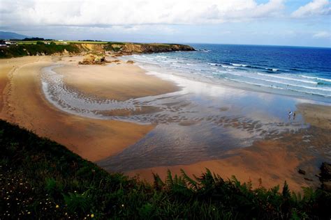 Spain has set a new daily record of more than 680,000 covid vaccinations, bringing the proportion of spaniards with at least one dose to half the population. The 20 best beaches in Northern Spain