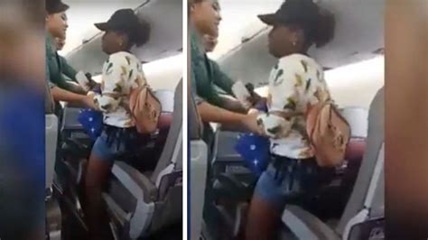 Wanita Ini Histeris Minta Turun Dari Pesawat Karena Ketakutan Lihat Yang Dilakukan Oleh