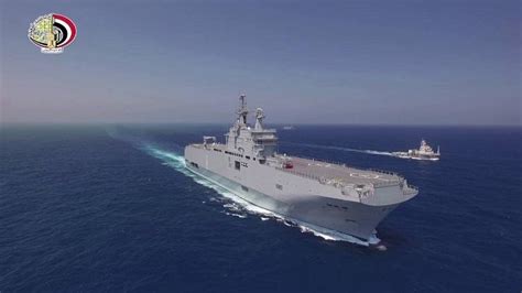 إغراق مصر بالديون من النقد الدولي. الفيديو ليس لحاملة طائرات مصرية تعبر مضيق البوسفور في ...