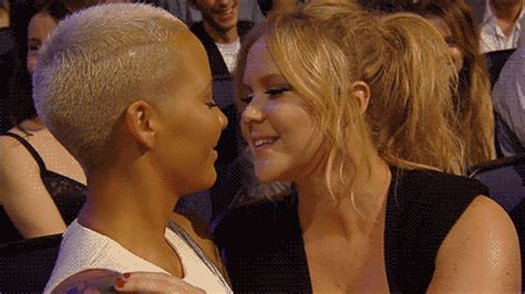 Amber Rose And Amy Schumer Kiss At Mtv Movie Awards 2015 Popsugar Celebrity Photo 3