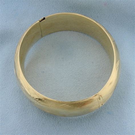Lot Wide Engraved Bangle Bracelet In 14k Yellow Gold