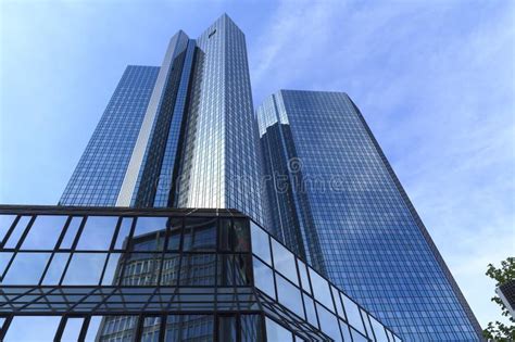 Die deutsche bank ag ist eine aktiengesellschaft deutschen rechts mit hauptsitz in frankfurt am main. Deutsche Bank-Hauptsitze, Frankfurt Redaktionelles ...