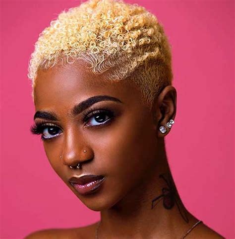 Here are the best ways to style short curly hair, and these celebrity looks the liberating feeling that comes from chopping off your hair isn't reserved only for those with straight and wavy textures. 30 New Short Curly Hairstyles for Black Women 2019 - short ...