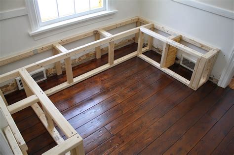 For a small room, you can use a set of furniture that prioritizes