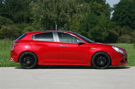 Vente en ligne accessoires auto et tuning, phare et feux led, car audio video hifi et spl, kits carrosseries, kit xenon, gps The new Novitec Alfa Romeo Giulietta Tuning is one Hot Hatch