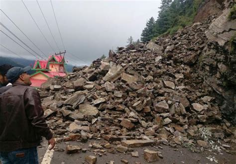 After Heavy Showers 6 Vehicles Buried In Massive Landslide Near Shimla
