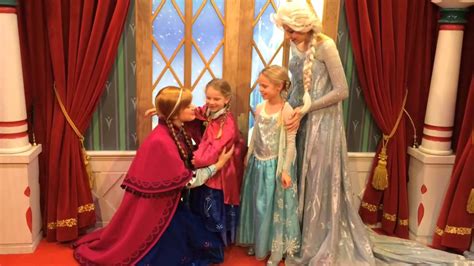 Anna And Elsa Meet Their Twin Minis Youtube