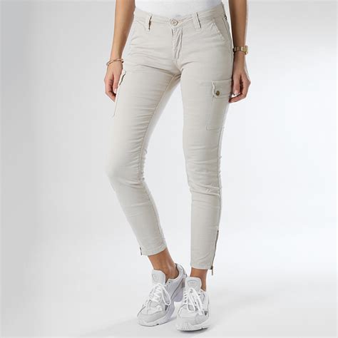 Poches latérales et poches passepoilées dans le dos. Le Temps Des Cerises - Pantalon Cargo Femme Army Beige ...