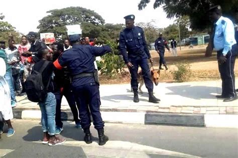 Polícia Nacional Chega Primeiro No Local De Concentração Da Manifestação Em Luanda