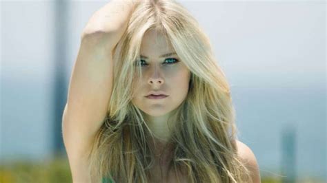 Avril Lavigne Pose En Bikini Sur Instagram Et Tout Le Monde Capote 24