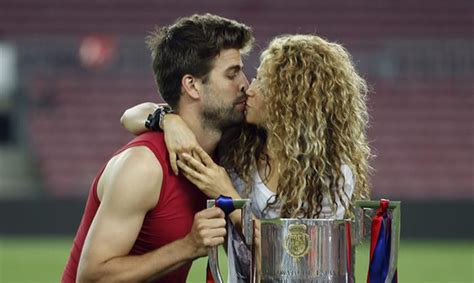 Shakira Y Piqué Celebran El Doblete Del Barça Con Un Apasionado Beso Foto 1