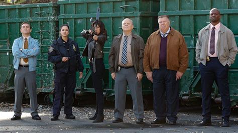 Brooklyn 99, new york'lu bir grup dedektifin ekip içi ve suçlularla yaşadığı komik olaylar üstüne kurulu olacak. Brooklyn Nine-Nine Season 6 Episode 7 Recap | SYKO | Share ...