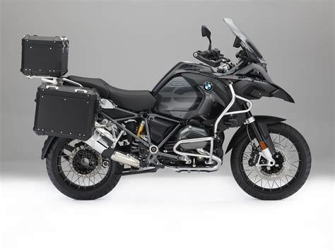 Bmw has launched the larger and more powerful r 1250 gs series in india. BMW R 1200 GS Edition Black | Create a Dark Touring Enduro