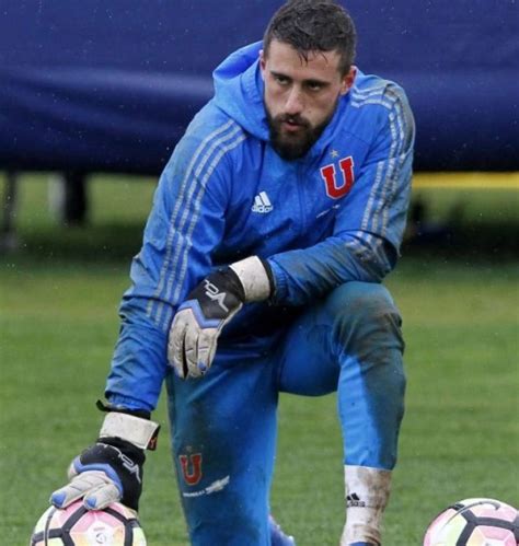 Suneți pe profilul jucătorului cristian cuevas, huachipato. La nómina de la selección de fútbol para este 2020