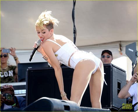 Miley Cyrus Flaunts Body At Iheart Radio Music Festival Village Photo Miley Cyrus