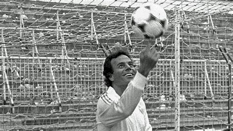 Julio Iglesias Singer Lawyer And Former Real Madrid Goalkeeper By
