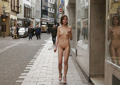 Nude In Public Walking Pics Xhamster