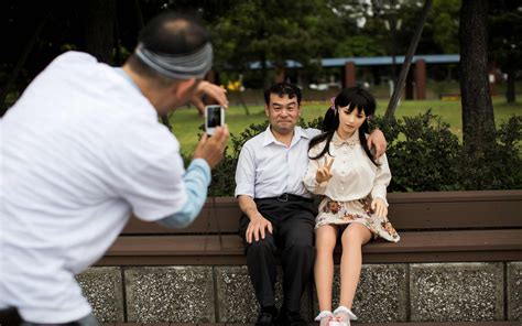 CuỘc SỐng VỚi BÚp BÊ TÌnh DỤc Tin Tức Mới Nhất Người đàn ông Nhật Bản Sống Cùng Vợ Con Và Những