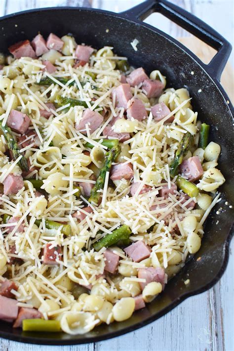 This really any pasta bake would be great with ham and cheese. Tasty Asparagus and Ham Pasta Skillet Dinner Recipe | A ...