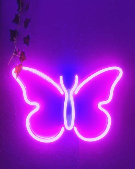 Butterfly Led Light Purple Wallpaper Iphone Dark Purple Aesthetic