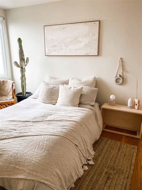 Neutral And Warm Design Elements In Bedroom Minimalist Bedroom Small