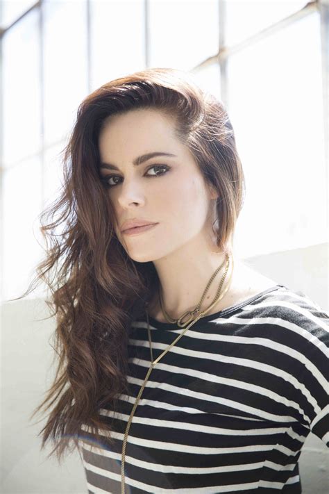 Emily Hampshire - Academy.ca - Academy.ca