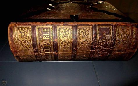 Vintage Holy Bible 1892 Self Pronouncing Parallel Illustrated 2000