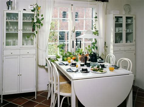 The right furniture allows ample space for eating. Cute and Small Dining Spaces