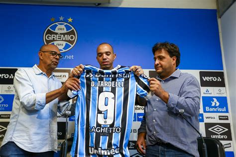 Grêmio Anuncia Rescisão De Contrato De Diego Tardelli