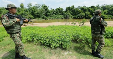 In malaysia, thousands of foreign factory workers tested positive for the coronavirus at top glove, the world's largest disposable glove maker, which went into overdrive to. All quiet at the Malaysia-Thailand border front | New ...