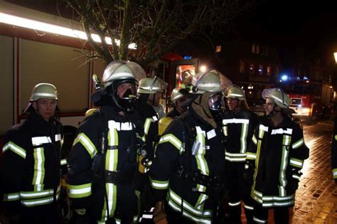 Die wohnung verfügt über eine singleküche mit kühlschrank und gefrierfach.die wohnung befindet sich im nebenort alt garge. Bleckede: Rauchmelder in Wohnung ausgelöst - Feuerwehr ...