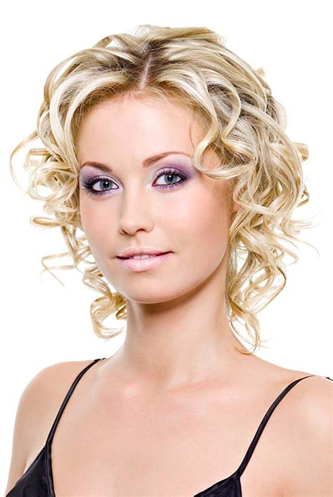 Blonde short to medium curly thin hairstyle. 13 Mind-Blowing Short Curly Haircuts for Fine Hair