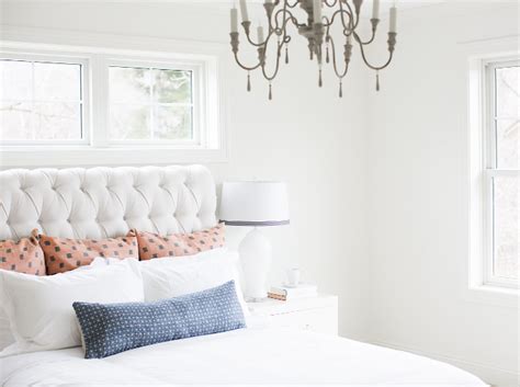 Swiss coffee by benjamin moore is a gorgeous paint color that can instantly transform your living room to feel open and refreshed. Best White Paint Colors by Benjamin Moore - Home Bunch ...