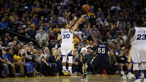 Sweet Shot Stephen Curry Hits Nba Record 13 3 Pointers