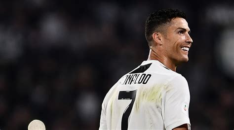 Cristiano ronaldo dos santos aveiro) родился 5 февраля 1985 года в фуншале (о. Juventus support Cristiano Ronaldo as Nike 'deeply concerned' by rape allegations