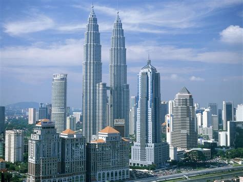 This lack of authentic heritage would explain their negative attitude towards other groups in the country and xenophobia towards foreigners which seem to emanate from an envious inferiority complex and a sense of vulnerability. Kuala Lumpur Malaysia Wallpapers | HD Wallpapers | ID #6079