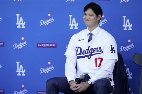 Shohei Ohtani Reveals Dogs Name At Dodgers Introduction Decoy Ap News