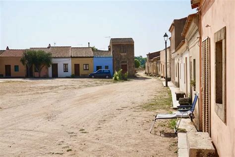 Dezember 2019) in der italienischen region toskana.sie gehört zur provinz siena San Salvatore di Sinis: il villaggio western della ...