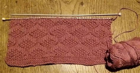 When you cast on knitting, the stitches you create should be firm. Cast on 60 stitches and knit 6 rows. (I use needles no.3 ...