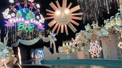 Photos Video Its A Small World Holiday 2018 At Disneyland Wdw