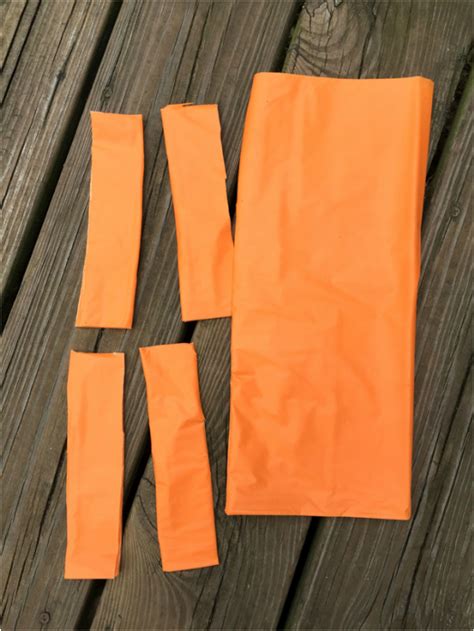 Can be easily coordinated with our other green party tableware. Make A Plastic Tablecloth Wreath | Plastic tablecloth ...