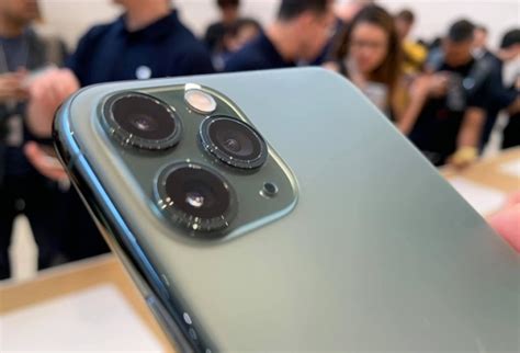 Fotografias mais reais o iphone 11 pro max possui um revolucionário sistema de três câmeras que multiplica sua capacidade criativa e é fácil de usar. IPhone 11 Pro Max tiene un 23% más de capacidad de batería ...