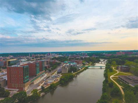 Iowa city is the principal city of the iowa city metropolitan statistical area, which encompasses johnson county and washington county, and this metropolitan area has a population of about 149,450. Living In Iowa City, IA - Iowa City Livability