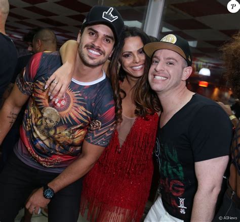 Sua rainha de bateria, viviane araújo, não pôde desfilar, uma vez que o desfile coincidiu com o do salgueiro. Viviane Araujo é rainha de bateria da escola de samba ...