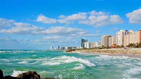 South beach miami extends from south pointe park to lincoln road mall. Welcome to Miami, Florida - YourAmazingPlaces.com