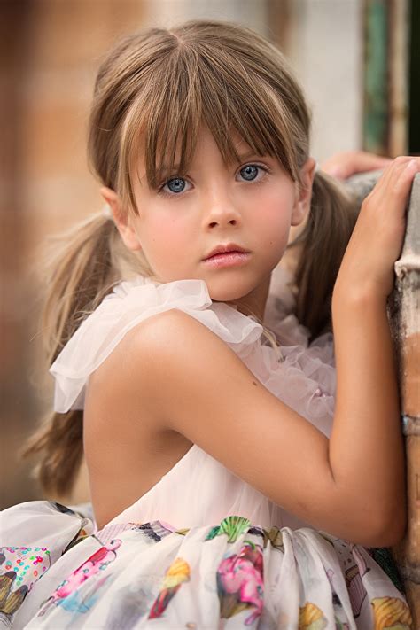 Image Little Girls Brown Haired Pretty Children Glance 640x960